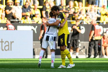 DORTMUND, GERMANY - 10 AĞUSTOS, 2025: Mats Hummels - Sezon öncesi maç SiGNAL IDUNA PARK 'ta Borussia Dortmund Juventus' a karşı.