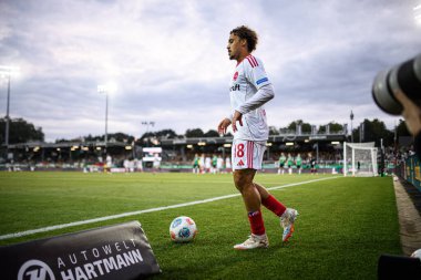 MUENSTER, GERMANY - 22 AĞUSTOS, 2025: 2.Bundesliga SC Preussen Munster 1 futbol karşılaşması. FC Nurnberg LVM-Preussenstadion 'da
