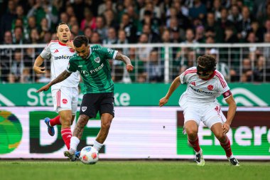 MUENSTER, GERMANY - 22 AĞUSTOS, 2025: 2.Bundesliga SC Preussen Munster 1 futbol karşılaşması. FC Nurnberg LVM-Preussenstadion 'da