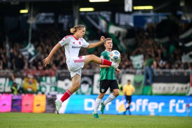 MUENSTER, ALMANY - 22 AĞUSTOS, 2025: Artem Stepanov, 2.Bundesliga SC Preussen Munster 1 futbol karşılaşması. FC Nurnberg LVM-Preussenstadion 'da
