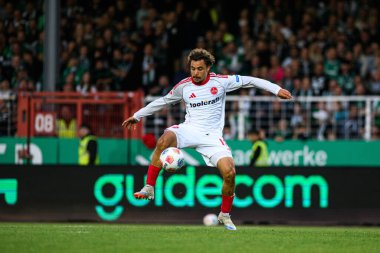 MUENSTER, GERMANY - 22 AĞUSTOS, 2025: 2.Bundesliga SC Preussen Munster 1 futbol karşılaşması. FC Nurnberg LVM-Preussenstadion 'da