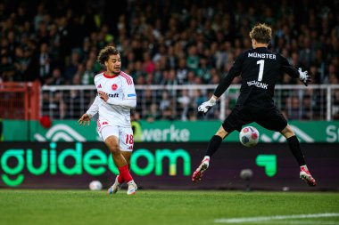 MUENSTER, GERMANY - 22 AĞUSTOS, 2025: 2.Bundesliga SC Preussen Munster 1 futbol karşılaşması. FC Nurnberg LVM-Preussenstadion 'da