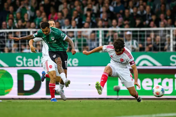 MUENSTER, GERMANY - 22 AĞUSTOS, 2025: 2.Bundesliga SC Preussen Munster 1 futbol karşılaşması. FC Nurnberg LVM-Preussenstadion 'da