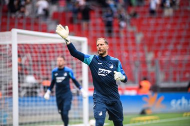 LEVERKUSEN, GERMANY - 23 AĞUSTOS, 2025: Oliver Baumann - Bundesliga FC Bayer 04 Leverkusen-TSG 1899 Hoffenheim maçı Bayarena 'da. 