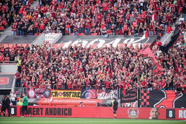 LEVERKUSEN, GERMANY - 23 AĞUSTOS, 2025: Fans - Bundesliga FC Bayer 04 Leverkusen-TSG 1899 Hoffenheim maçı Bayena 'da. 