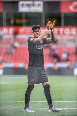 LEVERKUSEN, GERMANY - 23 AĞUSTOS, 2025: Piero Hincapie - Bundesliga FC Bayer 04 Leverkusen-TSG 1899 Hoffenheim maçı Bayarena 'da. 