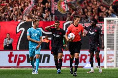 LEVERKUSEN, GERMANY - 23 AĞUSTOS, 2025: - Bundesliga FC Bayer 04 Leverkusen-TSG 1899 Hoffenheim maçı Bayena 'da.