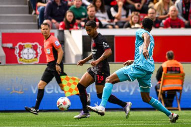 LEVERKUSEN, GERMANY - 23 AĞUSTOS, 2025: Arthur, Bernardo - Bundesliga FC Bayer 04 Leverkusen-TSG 1899 Hoffenheim maçı Bayarena 'da. 