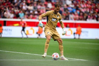LEVERKUSEN, GERMANY - 23 AĞUSTOS, 2025: Oliver Baumann - Bundesliga FC Bayer 04 Leverkusen-TSG 1899 Hoffenheim maçı Bayarena 'da. 