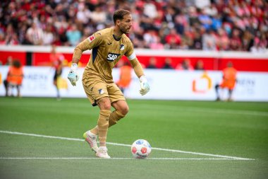LEVERKUSEN, GERMANY - 23 AĞUSTOS, 2025: Oliver Baumann - Bundesliga FC Bayer 04 Leverkusen-TSG 1899 Hoffenheim maçı Bayarena 'da. 