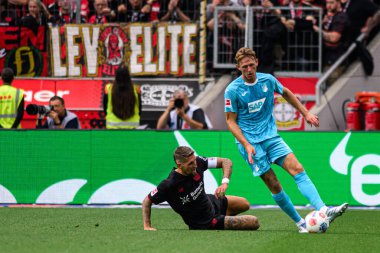 LEVERKUSEN, GERMANY - 23 AĞUSTOS, 2025: Robert Andrich - Bundesliga FC Bayer 04 Leverkusen-TSG 1899 Hoffenheim maçı Bayarena 'da. 