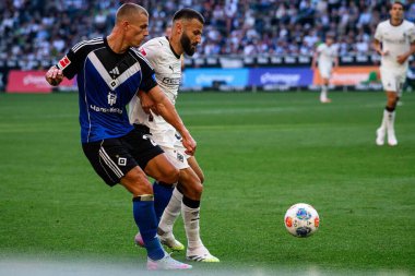 MOENCHENGLADBACH, GERMANY - 24 AĞUSTOS, 2025: Franck Honorat, Nicolai Remberg - Bundesliga Borussia Moenchengladbach - Borussia Park 'ta Hamburger SV.