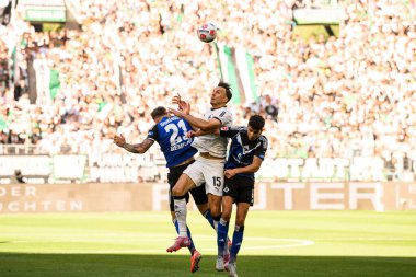 MOENCHENGLADBACH, GERMANY - 24 AĞUSTOS, 2025: Haris Tabakovic, Daniel Elfadli, Nicolai Remberg - Bundesliga Borussia Moenchengladbach - Borussia Park 'ta Hamburger SV' ye karşı futbol maçı.
