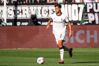 MOENCHENGLADBACH, GERMANY - 24 AĞUSTOS, 2025: Fabio Chiarodia - Bundesliga Borussia Moenchengladbach 'ın Borussia Park' ta Hamburger SV 'ye karşı oynadığı futbol maçı.