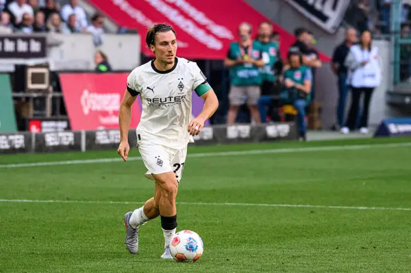 MOENCHENGLADBACH, GERMANY - 24 AĞUSTOS, 2025: Rocco Reitz - Bundesliga Borussia Moenchengladbach 'ın Borussia Park' ta Hamburger SV 'ye karşı oynadığı futbol maçı.