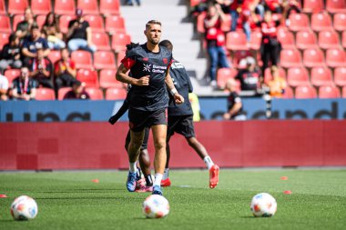 LEVERKUSEN, GERMANY - 23 AĞUSTOS, 2025: Robert Andrich - Bundesliga FC Bayer 04 Leverkusen-TSG 1899 Hoffenheim maçı Bayarena 'da. 