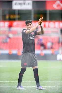 LEVERKUSEN, GERMANY - 23 AĞUSTOS, 2025: Piero Hincapie - Bundesliga FC Bayer 04 Leverkusen-TSG 1899 Hoffenheim maçı Bayarena 'da. 
