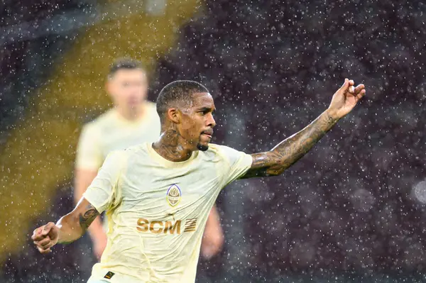 GENEVE, SWitzERLAND - 28 AĞUSTOS, 2025: Pedro Henrique - UEFA Avrupa Konferans Ligi Servette FC - Shakhtar Donetsk 'e karşı Cenevre Stadyumu.