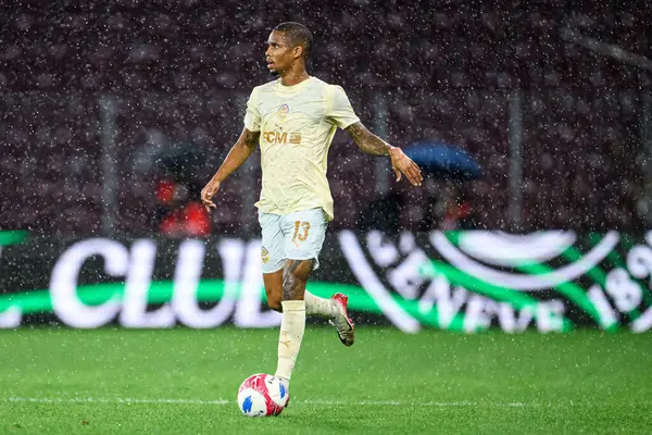 GENEVE, SWitzERLAND - 28 AĞUSTOS, 2025: Pedro Henrique - UEFA Avrupa Konferans Ligi Servette FC - Shakhtar Donetsk 'e karşı Cenevre Stadyumu.