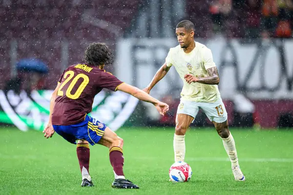 GENEVE, SWitzERLAND - 28 AĞUSTOS, 2025: Pedro Henrique - UEFA Avrupa Konferans Ligi Servette FC - Shakhtar Donetsk 'e karşı Cenevre Stadyumu.
