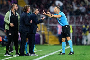 GENEVE, SWitzERLAND - 28 AUGust, 2025: Arda Turan, Guillermo Cuadra Fernandez - UEFA Avrupa Konferans Ligi Servette FC, Shakhtar Donetsk 'e karşı Cenevre Stadyumu' nda oynanan karşılaşma.
