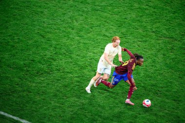 GENEVE, SWitzERLAND - 28 AUGust, 2025: Yukhym Konoplia, Keyan Varela - UEFA Avrupa Konferans Ligi Servette FC, Shakhtar Donetsk 'e karşı Cenevre Stadyumu' nda oynanan maç.