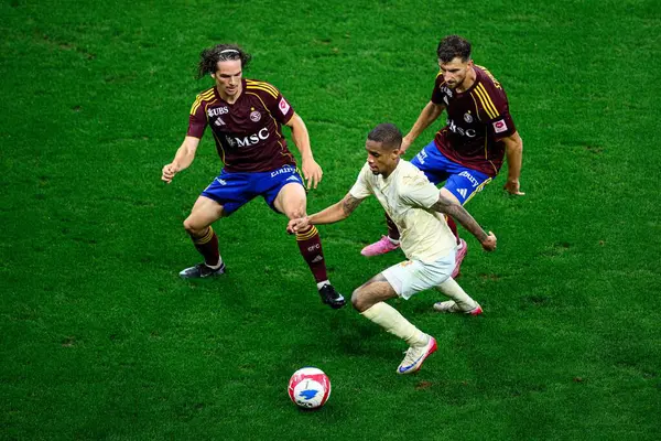 GENEVE, SWitzERLAND - 28 AĞUSTOS, 2025: Pedro Henrique - UEFA Avrupa Konferans Ligi Servette FC - Shakhtar Donetsk 'e karşı Cenevre Stadyumu.