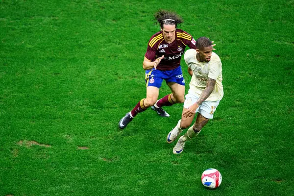 GENEVE, SWitzERLAND - 28 AĞUSTOS, 2025: Pedro Henrique - UEFA Avrupa Konferans Ligi Servette FC - Shakhtar Donetsk 'e karşı Cenevre Stadyumu.