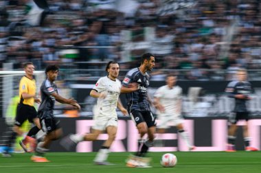 MOENCHENGLADBACH, GERMANY - 27 Eylül 2025: Ellyes Skhiri, Rocco Reitz - Bundesliga Borussia Moenchengladbach-Eintracht Frankfurt maçı Borussia Park 'ta.