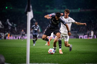MOENCHENGLADBACH, GERMANY - 27 Eylül 2025: Fares Chaibi, Philipp Sander - Bundesliga Borussia Moenchengladbach-Eintracht Frankfurt maçı Borussia Park 'ta.