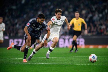 MOENCHENGLADBACH, GERMANY - 27 Eylül 2025: Fares Chaibi, Giovanni Reyna - Bundesliga Borussia Moenchengladbach-Eintracht Frankfurt maçı Borussia Park 'ta.