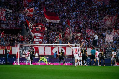 COLOGNE, GERMANY - 28 SEPTEMBER, 2025: - 1.FC Koeln-VfB Stuttgart futbol karşılaşması Rhein Enerji Stadyumu 'nda.