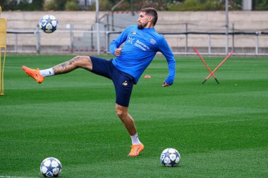 LEVERKUSEN, GERMANY - 30 SEPTEMBER, 2025: Robert Andrich - UEFA Champions League, MD-1, practice FC Bayer 04 Leverkusen at BayArena. 