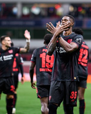 LEVERKUSEN, GERMANY - 1 OCTOBER, 2025: Hristiyan Kofane, hedefini kutluyor - Bayer 04 Leverkusen ile Bayarena 'da PSV Eindhoven arasındaki UEFA Şampiyonlar Ligi futbol maçı.