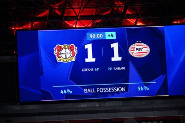 LEVERKUSEN, GERMANY - 1 OCTOBER, 2025: Screen, results - Bayer 04 Leverkusen ile PSV Eindhoven arasındaki UEFA Şampiyonlar Ligi maçı.