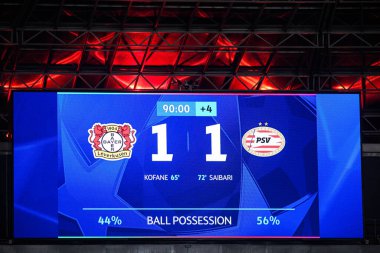 LEVERKUSEN, GERMANY - 1 OCTOBER, 2025: Screen, results - Bayer 04 Leverkusen ile PSV Eindhoven arasındaki UEFA Şampiyonlar Ligi maçı.