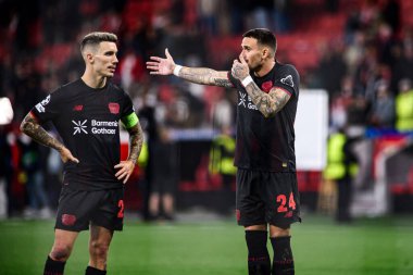 LEVERKUSEN, GERMANY - 1 OCTOBER, 2025: Alejandro Grimaldo, Aleix Garcia - Bayer 04 Leverkusen ile PSV Eindhoven arasındaki UEFA Şampiyonlar Ligi maçı.
