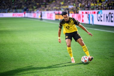 DORTMUND, GERMANY - 4 Ekim 2025: Ramy Bensebaini - 1.Bundesliga maçı Borussia Dortmund - RB Leipzig 'e karşı Signal Iduna Park.