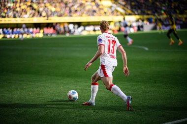 DORTMUND, GERMANY - 4 Ekim 2025: Nicolas Seiwald - 1.Bundesliga maçı Borussia Dortmund - RB Leipzig Sinyal İduna Parkı 'nda.