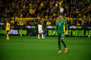 DORTMUND, GERMANY - 4 Ekim 2025: Gregor Kobel - 1.Bundesliga maçı Borussia Dortmund - RB Leipzig 'e karşı Signal Iduna Park.
