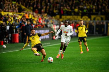 DORTMUND, GERMANY - 4 Ekim 2025: Ramy Bensebaini, Johan Bakayoko - 1.Bundesliga maçı Borussia Dortmund - RB Leipzig 'e karşı Signal Iduna Park.