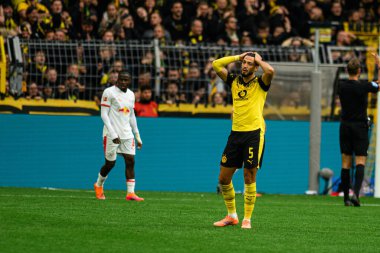 DORTMUND, GERMANY - 4 Ekim 2025: Ramy Bensebaini - 1.Bundesliga maçı Borussia Dortmund - RB Leipzig 'e karşı Signal Iduna Park.
