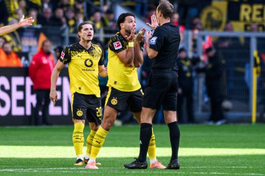 DORTMUND, GERMANY - 4 Ekim 2025: Ramy Bensebaini - 1.Bundesliga maçı Borussia Dortmund - RB Leipzig 'e karşı Signal Iduna Park.