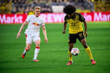 DORTMUND, GERMANY - 4 Ekim 2025: Nicolas Seiwald, Karim Adeyemi - 1.Bundesliga maçı Borussia Dortmund vs RB Leipzig at Signal Iduna Park.