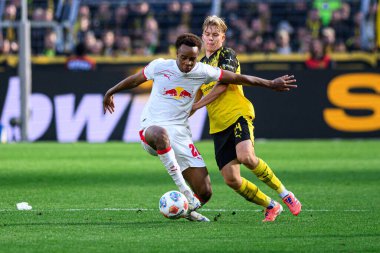 DORTMUND, GERMANY - 4 Ekim 2025: Daniel Svensson, Assan Ouedraogo - 1.Bundesliga maçı Borussia Dortmund 'a karşı Signal Iduna Park' ta RB Leipzig.