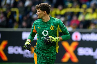 DORTMUND, GERMANY - 4 Ekim 2025: Gregor Kobel - 1.Bundesliga maçı Borussia Dortmund - RB Leipzig 'e karşı Signal Iduna Park.