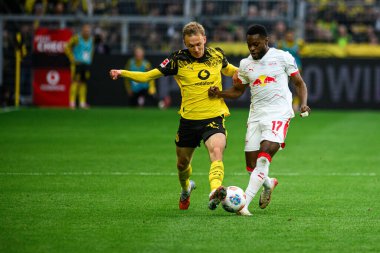 DORTMUND, GERMANY - 4 Ekim 2025: Ridle Baku, Maximilian Beier - 1.Bundesliga maçı Borussia Dortmund vs RB Leipzig at Signal Iduna Park.