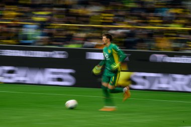 DORTMUND, GERMANY - 4 Ekim 2025: Gregor Kobel - 1.Bundesliga maçı Borussia Dortmund - RB Leipzig 'e karşı Signal Iduna Park.