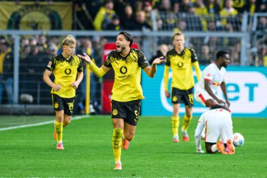 DORTMUND, GERMANY - 4 Ekim 2025: Ramy Bensebaini - 1.Bundesliga maçı Borussia Dortmund - RB Leipzig 'e karşı Signal Iduna Park.