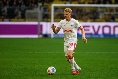 DORTMUND, GERMANY - 4 Ekim 2025: Nicolas Seiwald - 1.Bundesliga maçı Borussia Dortmund - RB Leipzig Sinyal İduna Parkı 'nda.